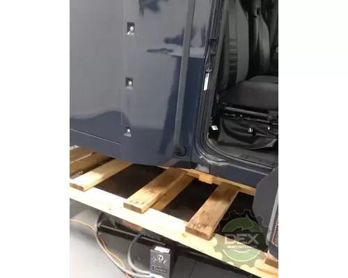 MACK Anthem Cab