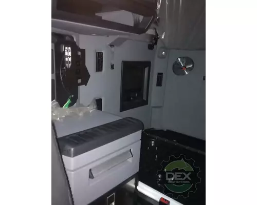 MACK Anthem Cab