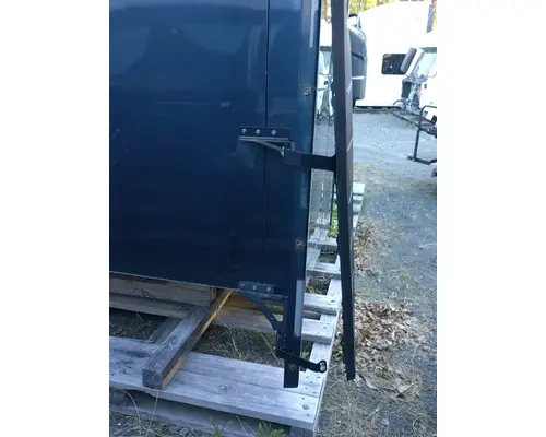MACK Anthem Cab