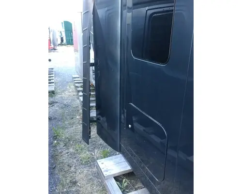 MACK Anthem Cab