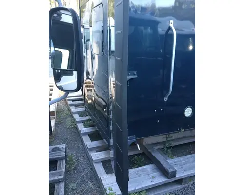 MACK Anthem Cab