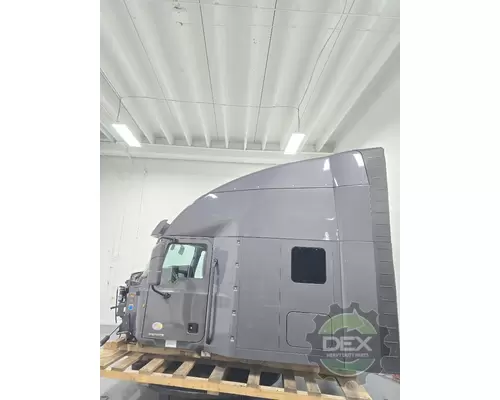 MACK Anthem Cab