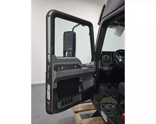 MACK Anthem Cab