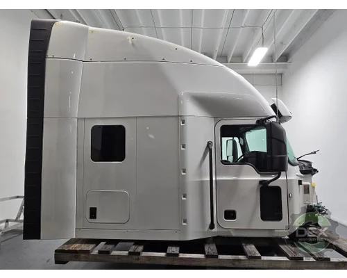 MACK Anthem Cab