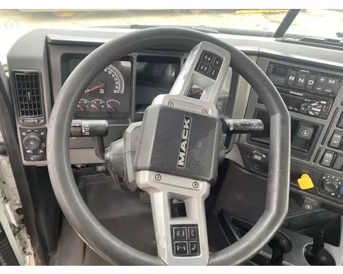 MACK Anthem Cab