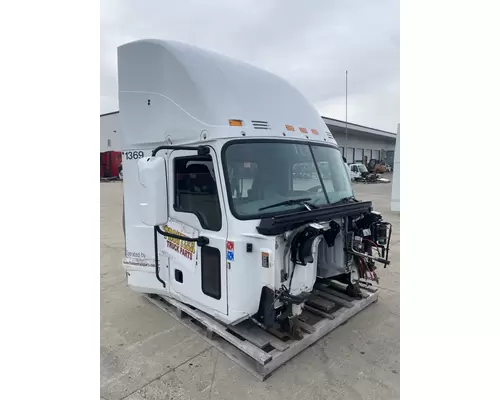 MACK Anthem Cab