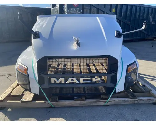 MACK Anthem Hood