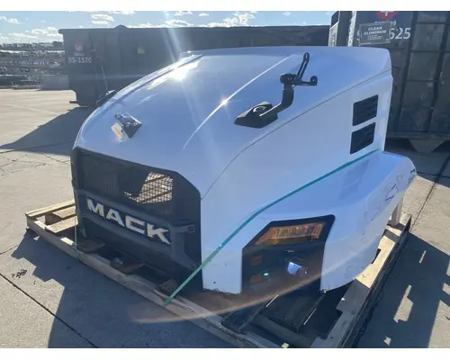 MACK Anthem Hood