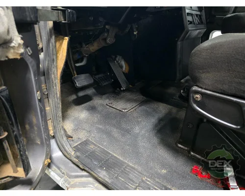 MACK CH 613 Cab