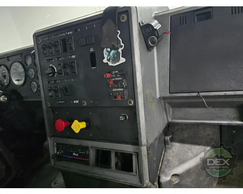 MACK CH 613 Cab