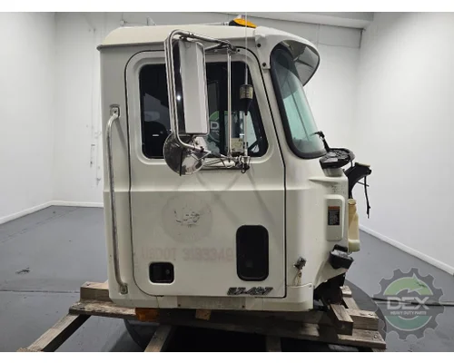 MACK CH 613 Cab