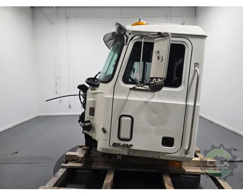 MACK CH 613 Cab