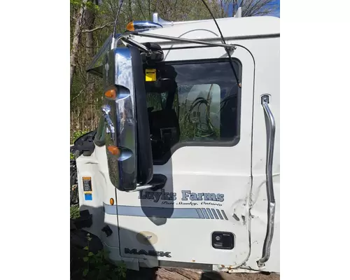 MACK CH612 Cab or Cab Mount