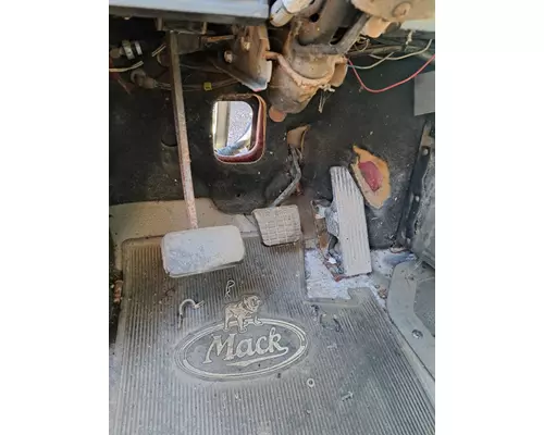 MACK CH613 Cab Mount