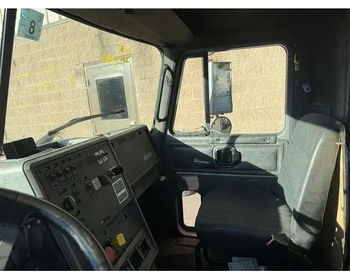 MACK CH613 Cab