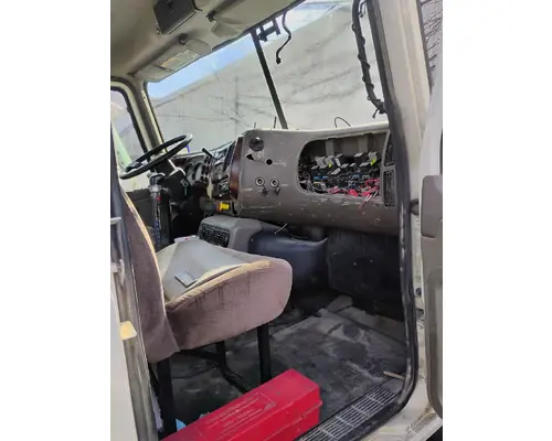 MACK CH613 Cab