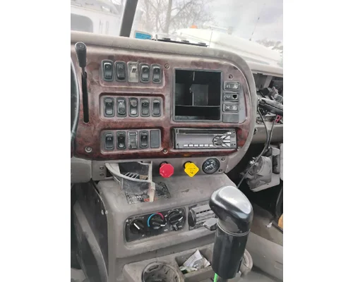 MACK CH613 Cab