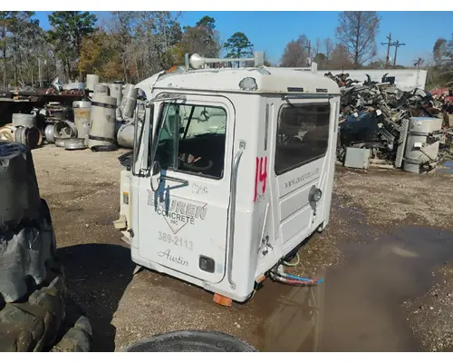 MACK CH613 Cab