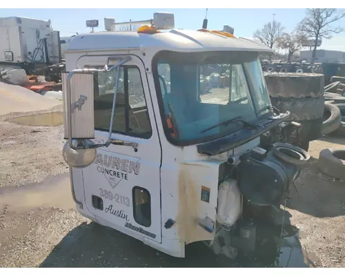 MACK CH613 Cab