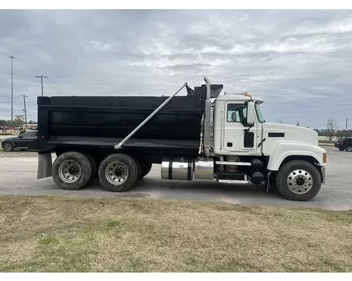 MACK CH613 Complete Vehicle