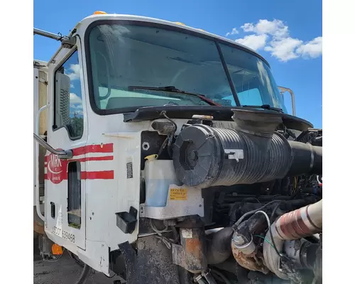 MACK CHN613 Cab