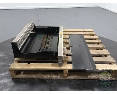 MACK CHU613 8271 foot step, chassi mounted