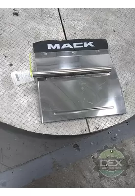 MACK CHU613 9224 mudguard with mounting (Trucks)
