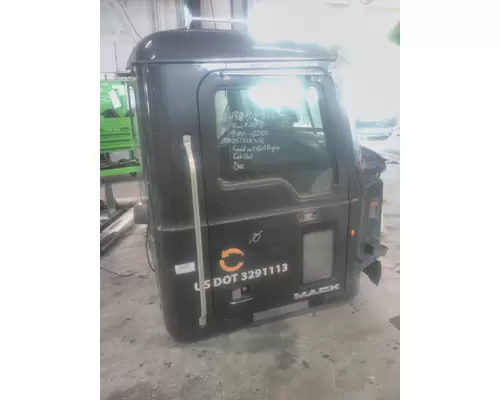 MACK CHU613 CAB