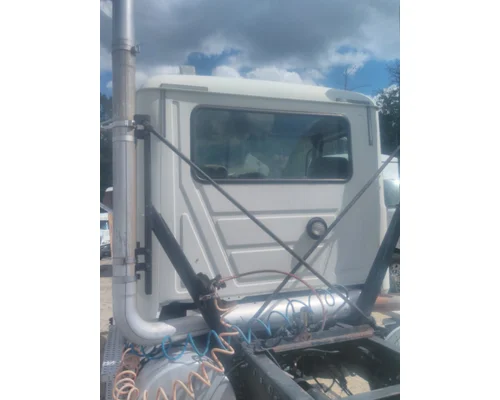 MACK CHU613 CAB