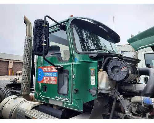 MACK CHU613 CAB