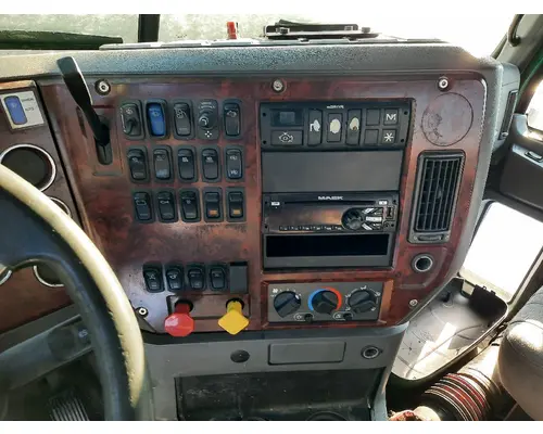 MACK CHU613 CAB