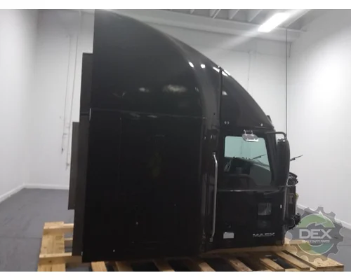 MACK CHU613 Cab