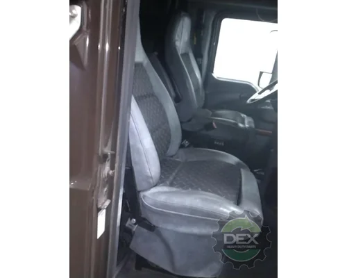 MACK CHU613 Cab