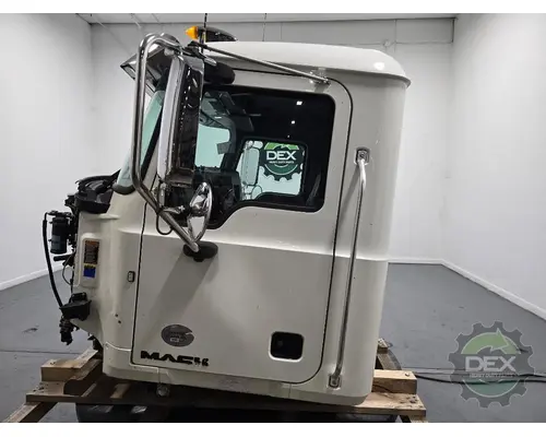MACK CHU613 Cab