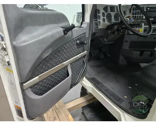 MACK CHU613 Cab