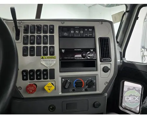 MACK CHU613 Cab