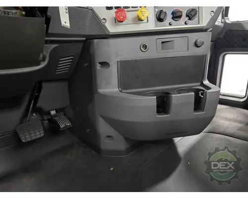 MACK CHU613 Cab