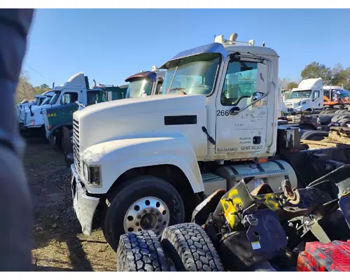 MACK CHU613 Cab