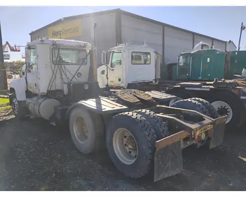 MACK CHU613 Cab