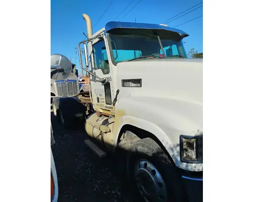 MACK CHU613 Cab