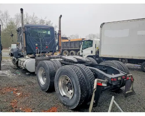 MACK CHU613 Complete Vehicle