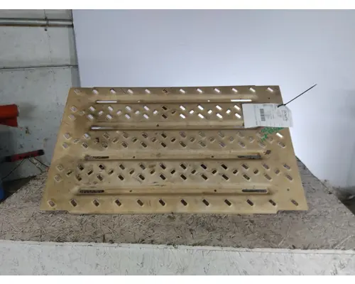 MACK CHU613 DECK (CATWALK) STEP