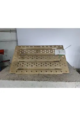 MACK CHU613 DECK (CATWALK) STEP