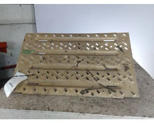 MACK CHU613 DECK (CATWALK) STEP