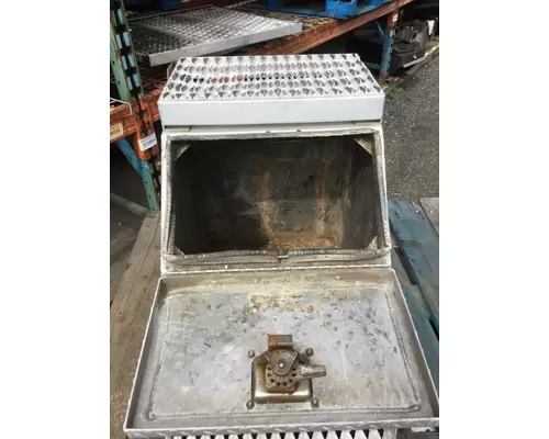 MACK CHU613 Tool Box
