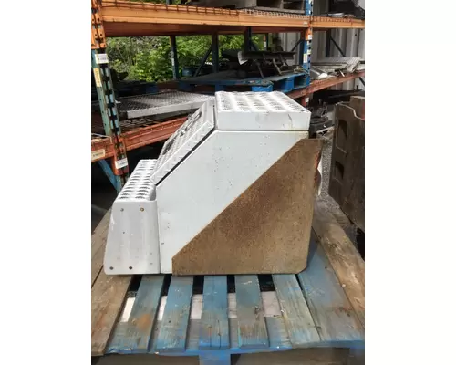 MACK CHU613 Tool Box