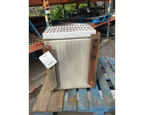 MACK CHU613 Tool Box