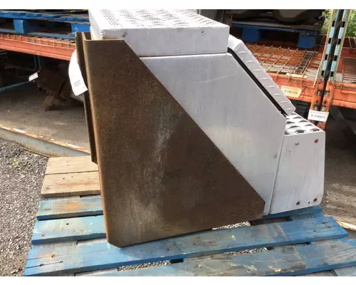 MACK CHU613 Tool Box