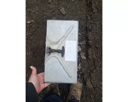 MACK CL713 Battery Box