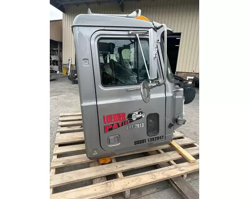 MACK CL713 Cab